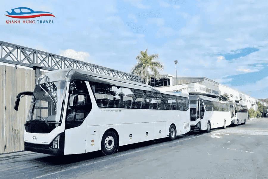 Thuê xe cưới 35 chỗ - Lựa chọn hoàn hảo cho ngày trọng đại 